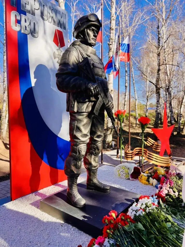 В Асекеево открыли памятник погибшим участникам СВО